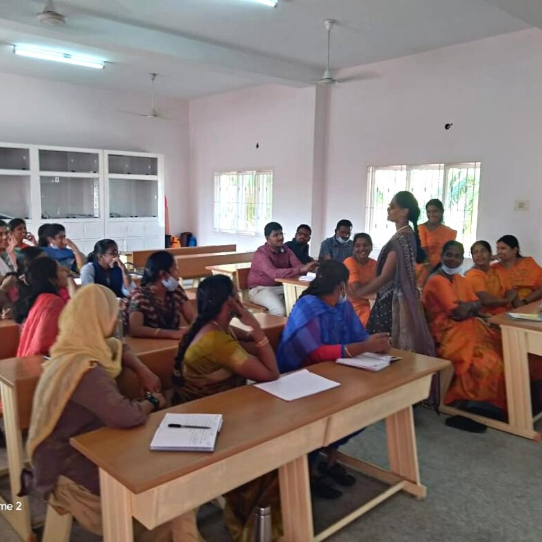 A WORKSHOP TO HELP TEACHERS ADOPT A BETTER APPROACH TO UTILIZE FEATURES OF OUR BESTSELLING SERIES - CORALS FOR CLASSES 1 TO 5. MS GOVIRATNA TILKAR CONDUCTED THE WORKSHOP AT ONE OF OUR USER SCHOOLS IN ERODE. HERE'S A GLIMPSE OF TEACHERS LEARN
